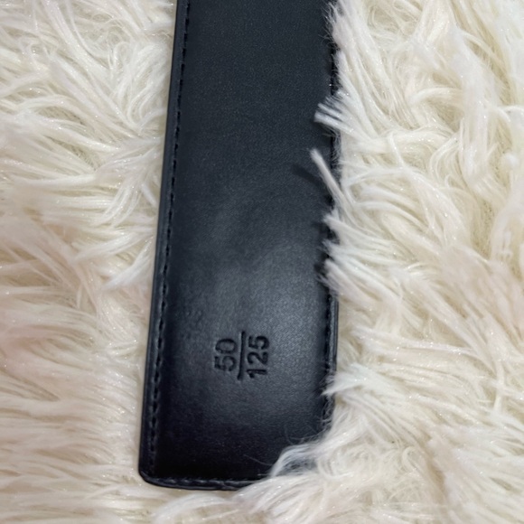 Gucci Black Leather Belt - Picture 3 of 7